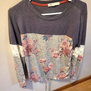 Clothing multiple brands sizes small-large all clothes